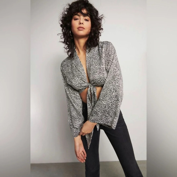 NWT Dynamite Maeve Tie-Front Crop Satin Shirt Blouse Animal Print Texture  Sz XS - Picture 16 of 16